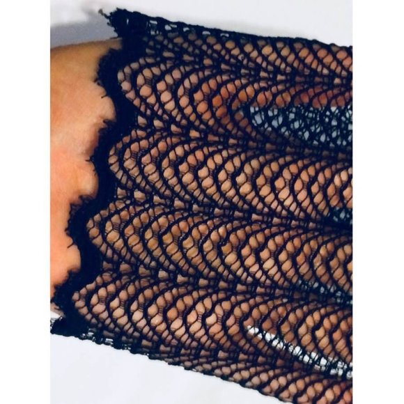 Aritzia Wilfred, Black Lace Long Sleeve Fitted Blouse - Picture 3 of 3